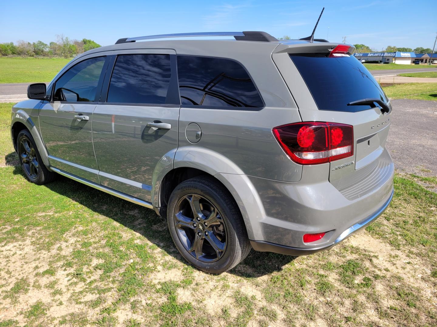 2019 GRAY Dodge Journey Crossroad FWD (3C4PDCGGXKT) with an 3.6L V6 DOHC 24V engine, 4A transmission, located at 533 S Seven Points BLVD, Seven Points, TX, 75143, (430) 255-4030, 32.313999, -96.209351 - Photo#3